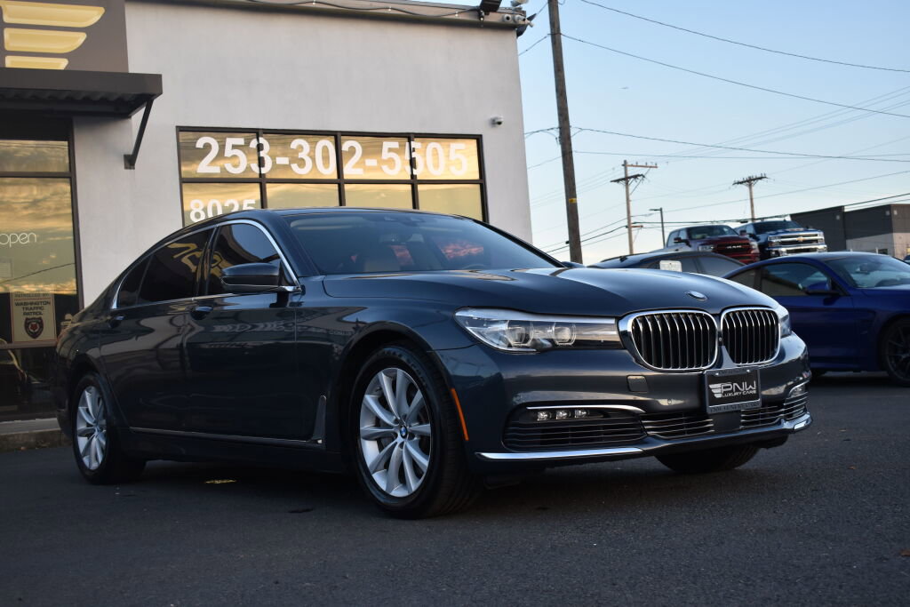 Used 2017 BMW 740i image 3