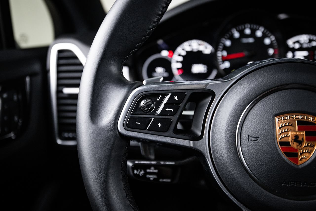 Certified 2023 Porsche Cayenne Platinum Edition AWD/4WD image 17