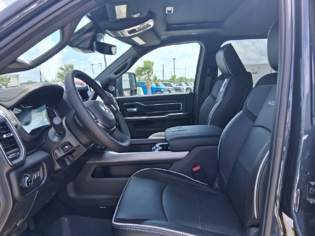 New 2026 RAM 3500 Laramie AWD/4WD image 19