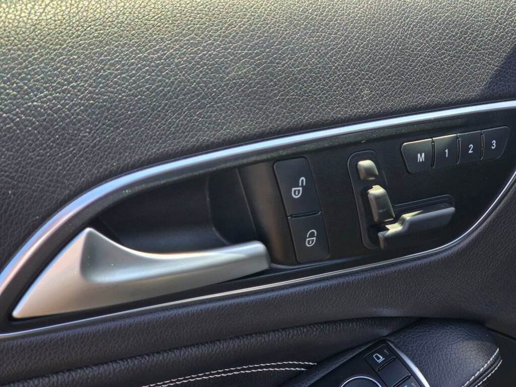 Used 2015 Mercedes-Benz GLA 250 4MATIC image 32