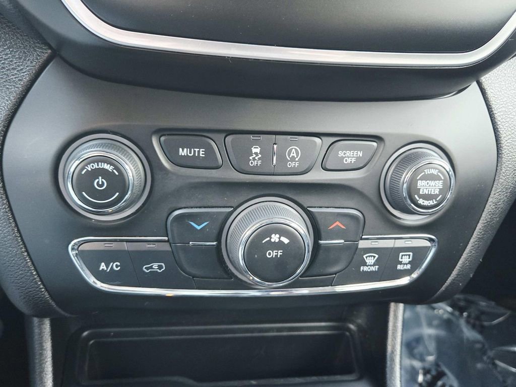 Used 2021 Jeep Cherokee Latitude image 28