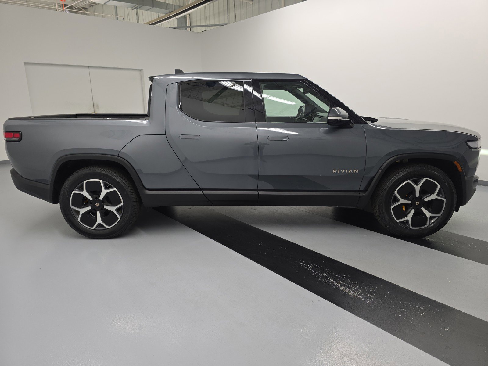 Used 2022 Rivian R1T Adventure image 6