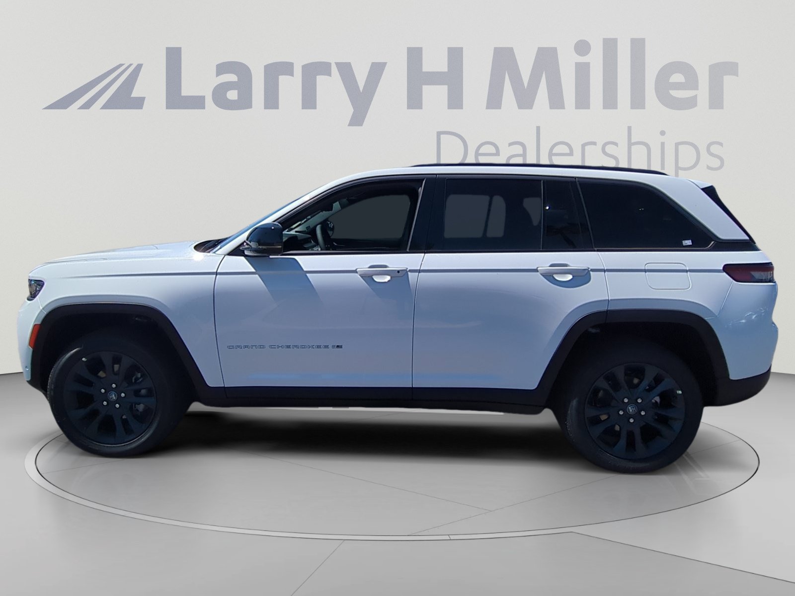 New 2026 Jeep Grand Cherokee Limited AWD/4WD image 2