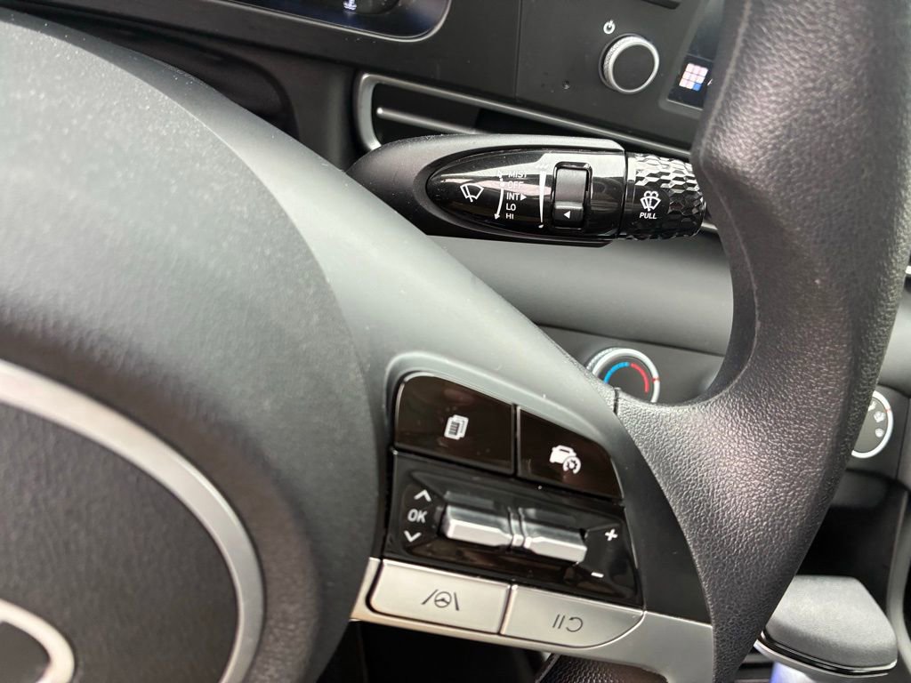 Used 2024 Hyundai Elantra SE image 24