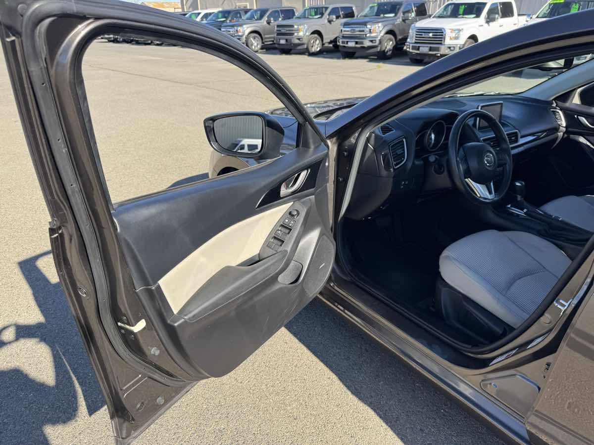 Used 2016 MAZDA MAZDA3 i Touring w/ Popular Equipment Package image 23