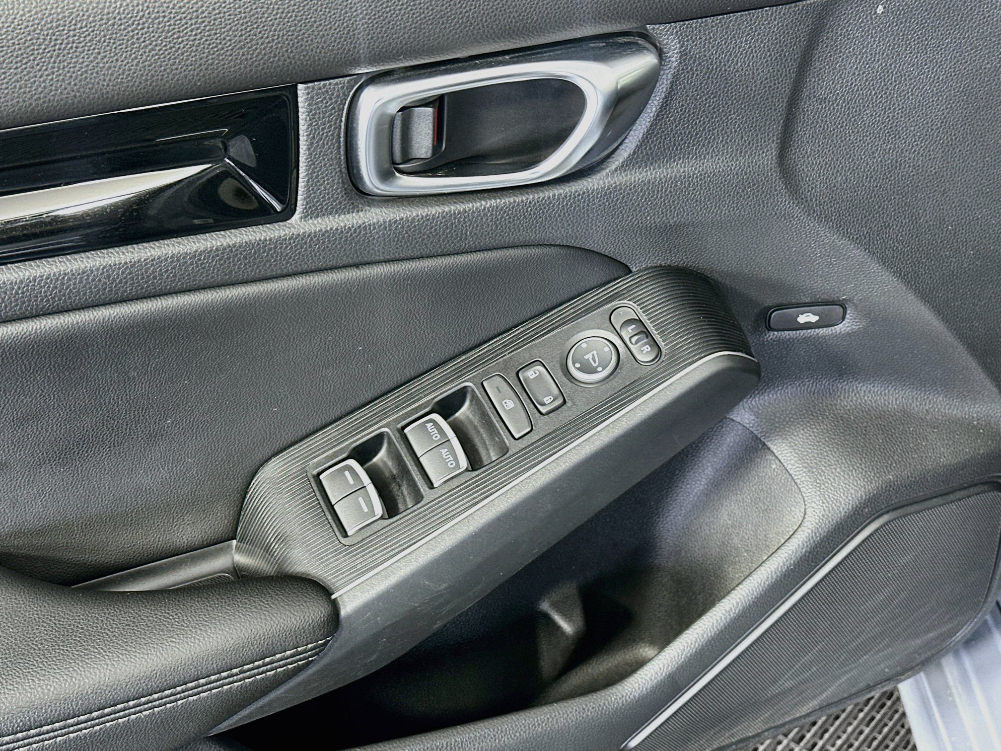 Used 2022 Honda Civic Touring image 15