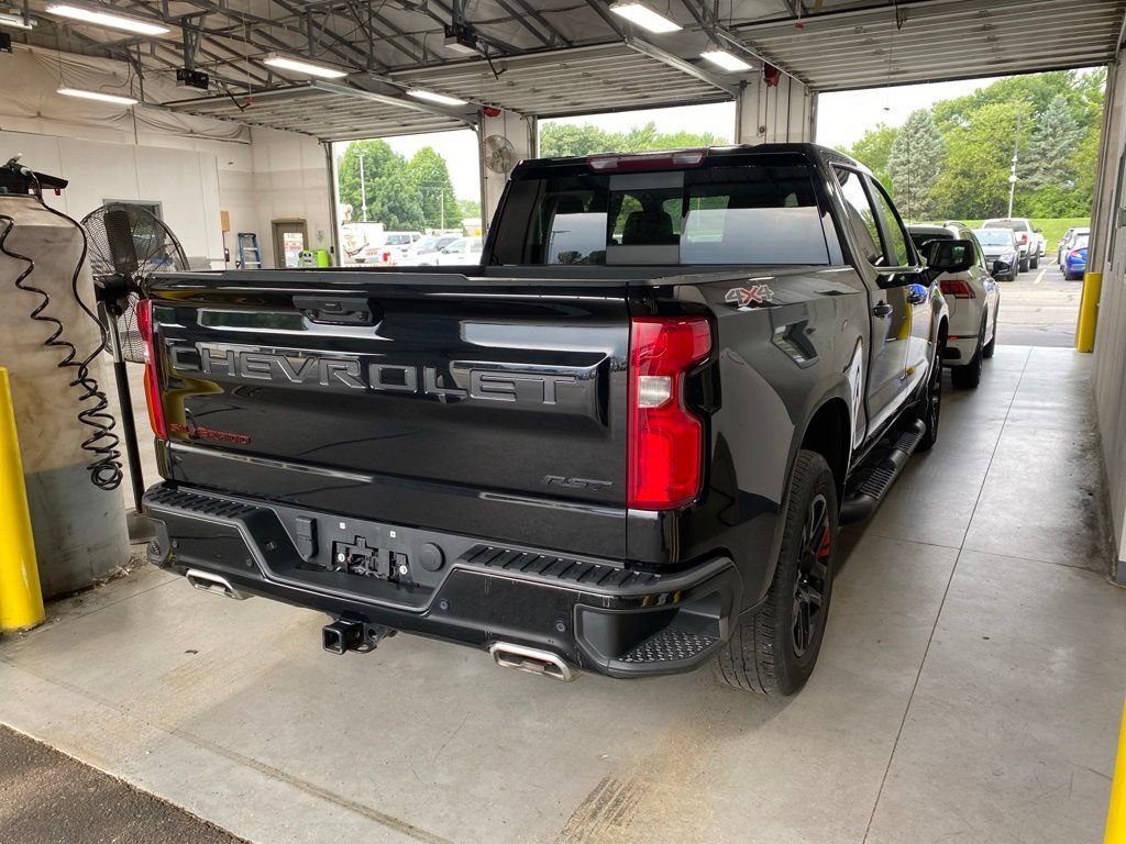 Used 2023 Chevrolet Silverado 1500 RST w/ Redline Edition AWD/4WD image 4