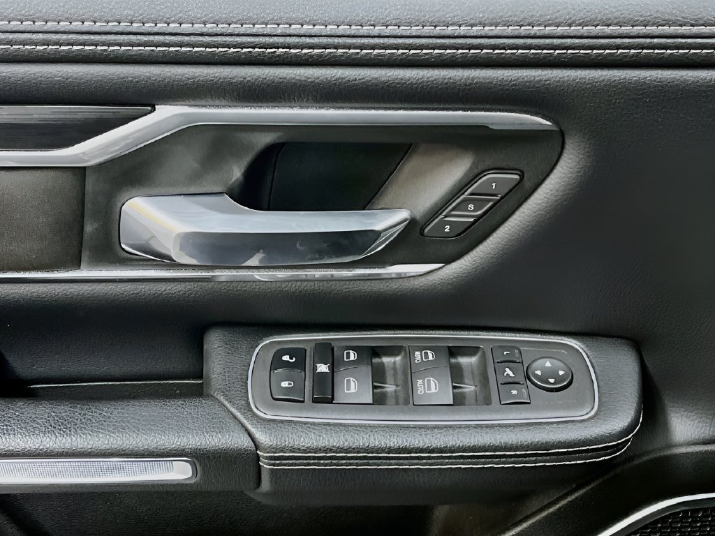Used 2023 RAM 1500 Laramie AWD/4WD image 18