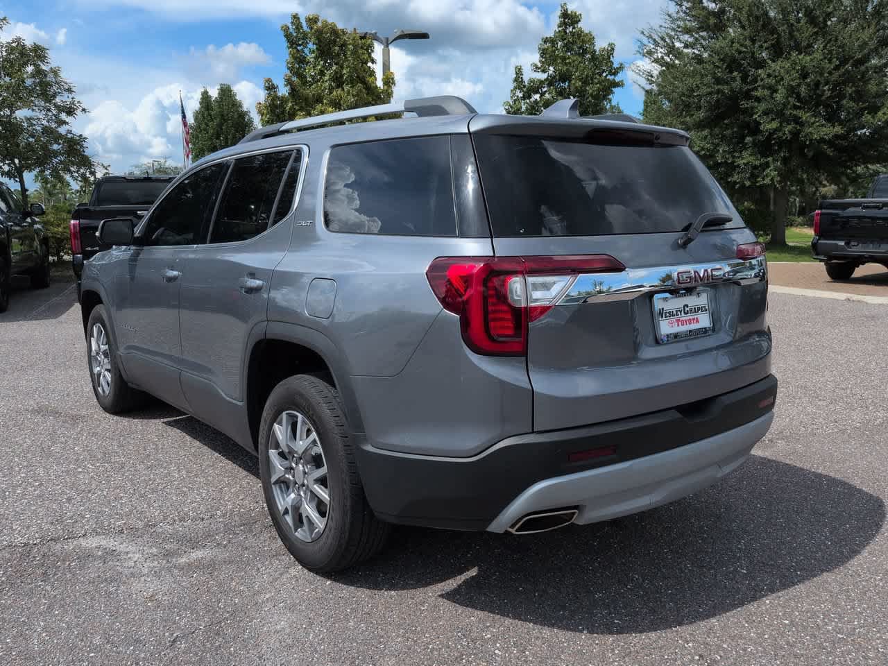 Used 2021 GMC Acadia SLT w/ Preferred Package AWD/4WD image 4