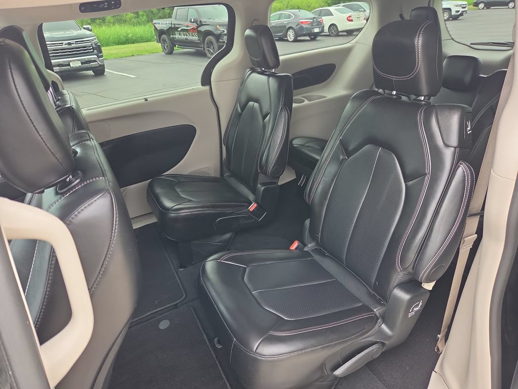 Used 2024 Chrysler Pacifica Touring-L FWD image 28