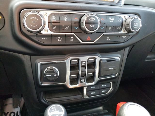 Used 2023 Jeep Wrangler Sahara w/ Cold Weather Group image 23