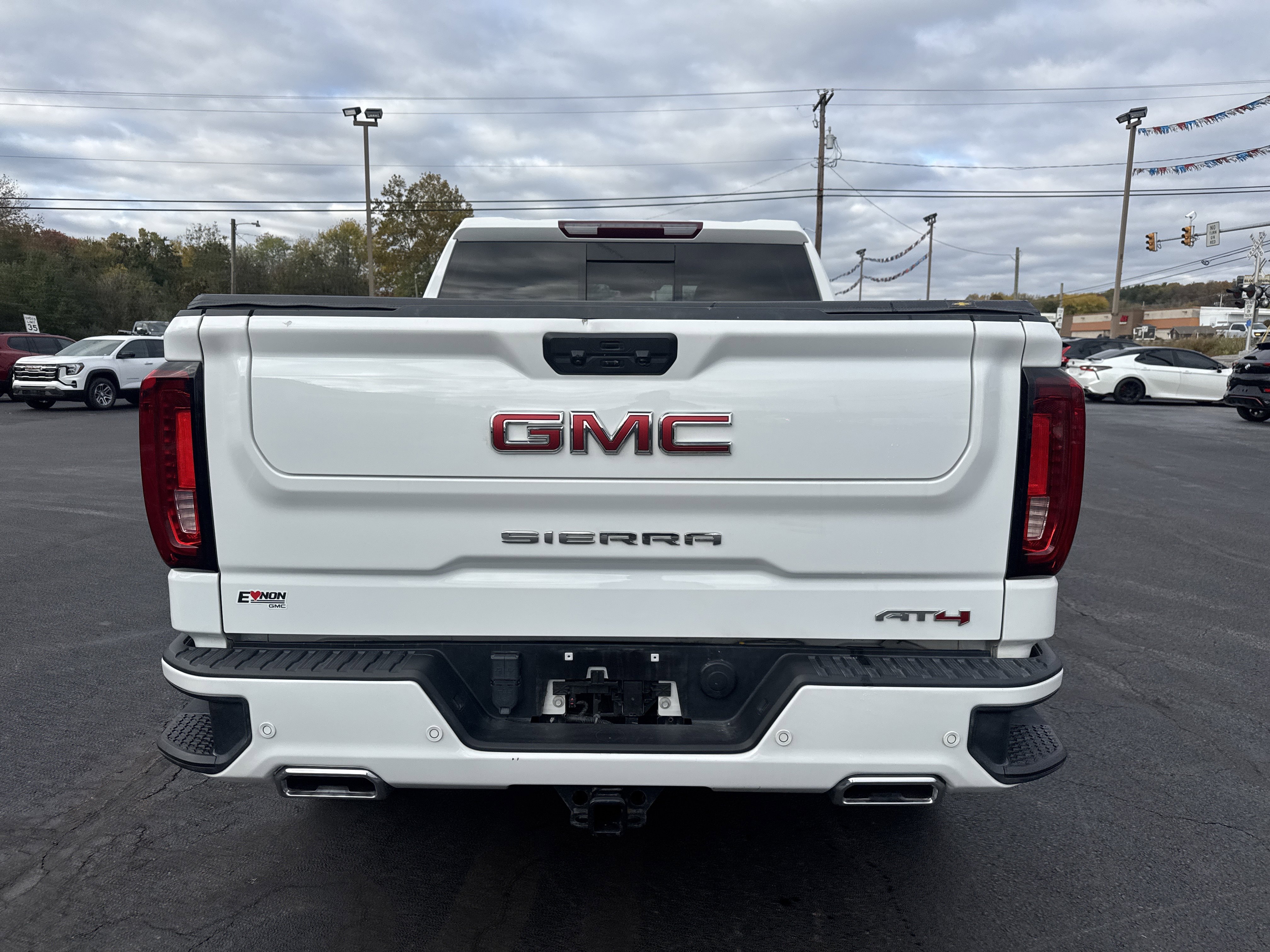 Used 2024 GMC Sierra 1500 AT4 w/ AT4 Preferred Package image 4