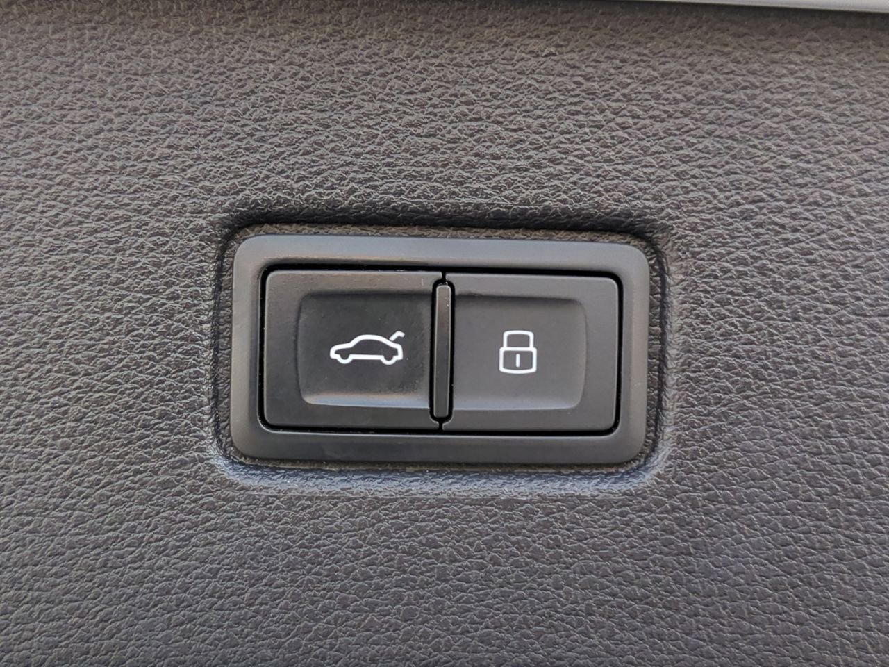 Used 2021 Audi Q7 3.0T Premium w/ Convenience Package image 32