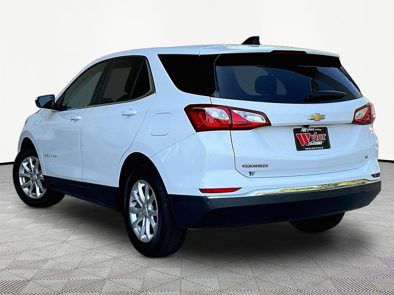Used 2020 Chevrolet Equinox LT w/ Driver Convenience Package FWD image 4