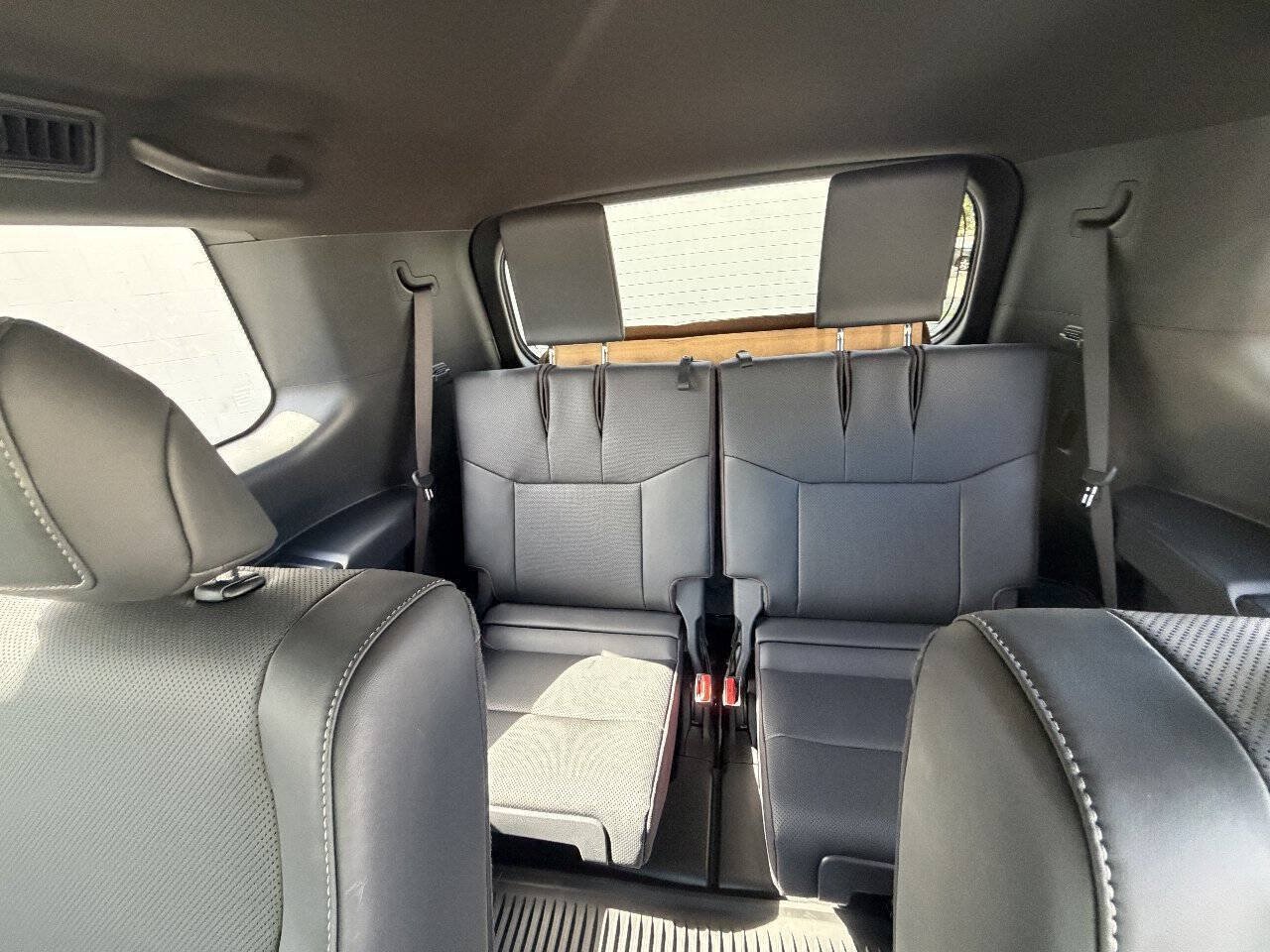 Used 2025 Lexus GX 550 w/ Accessory Package (2T) AWD/4WD image 18