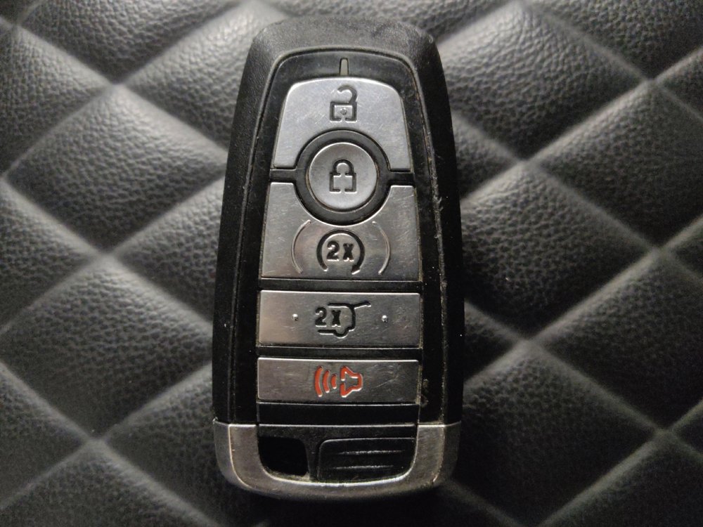 Used 2024 Ford Edge Titanium image 32