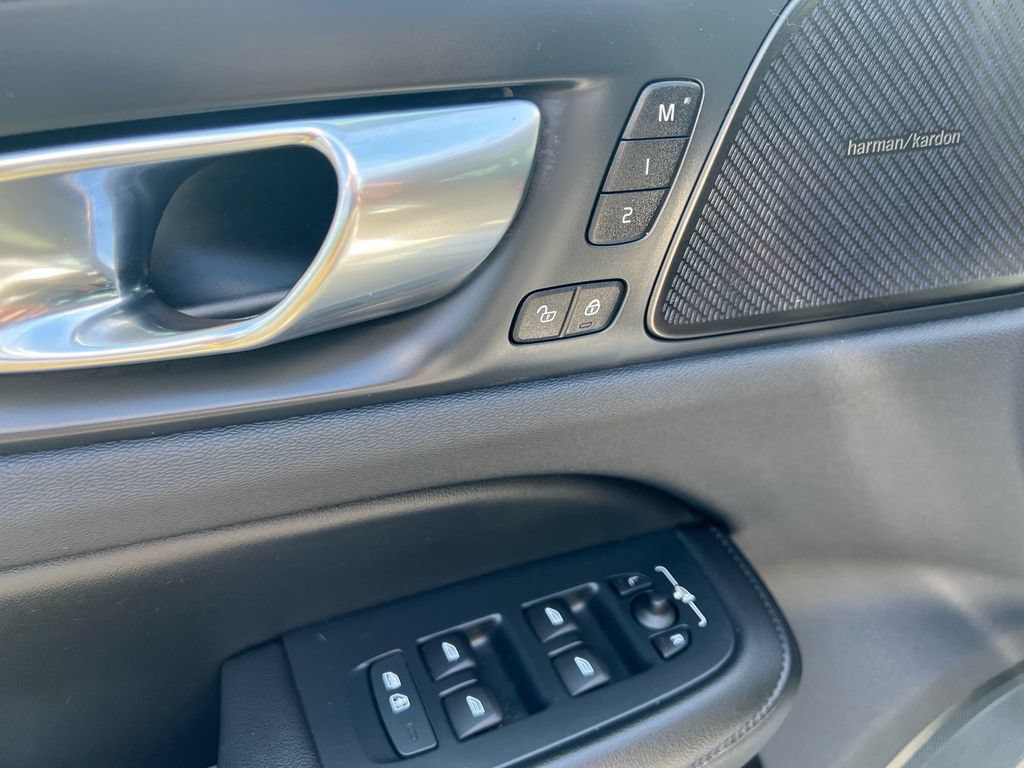 Certified 2025 Volvo S60 B5 Plus AWD/4WD image 10