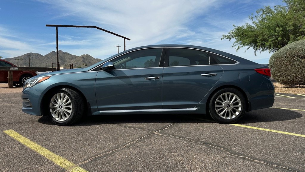 Used 2015 Hyundai Sonata Limited w/ Option Group 06 image 2