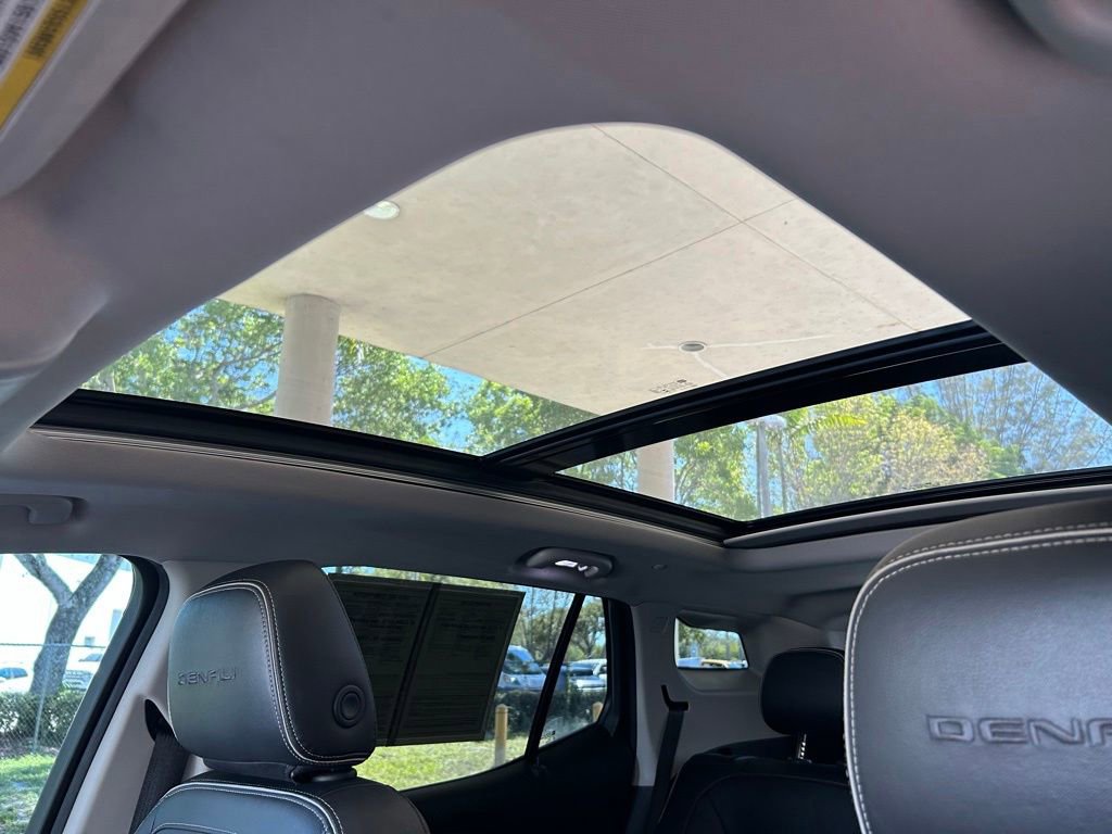 Used 2018 GMC Terrain Denali w/ Advanced Safety Package FWD image 11