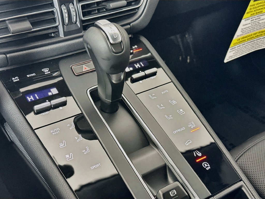 Certified 2026 Porsche Macan AWD/4WD image 17
