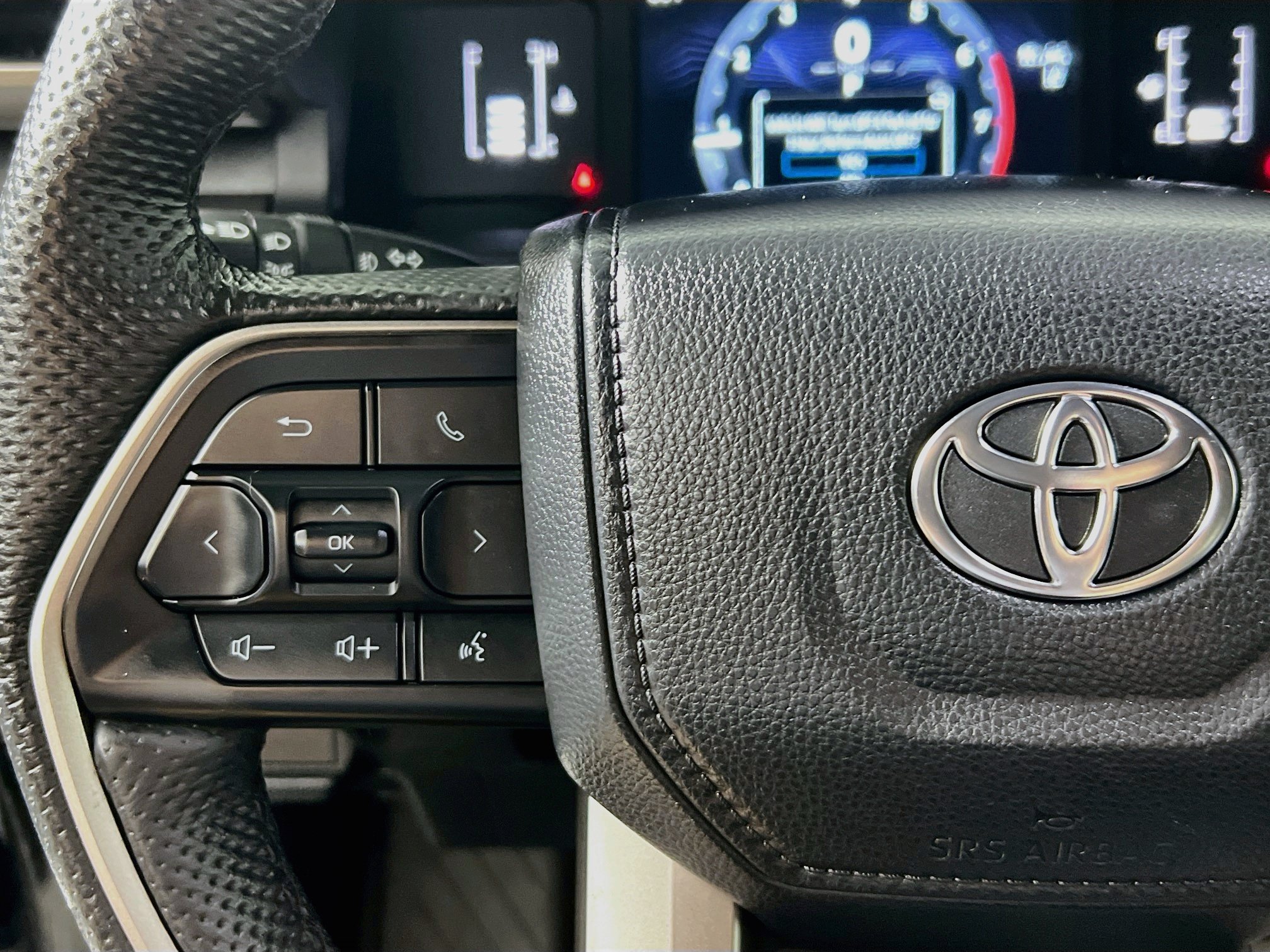Used 2024 Toyota Tacoma SR5 AWD/4WD image 18