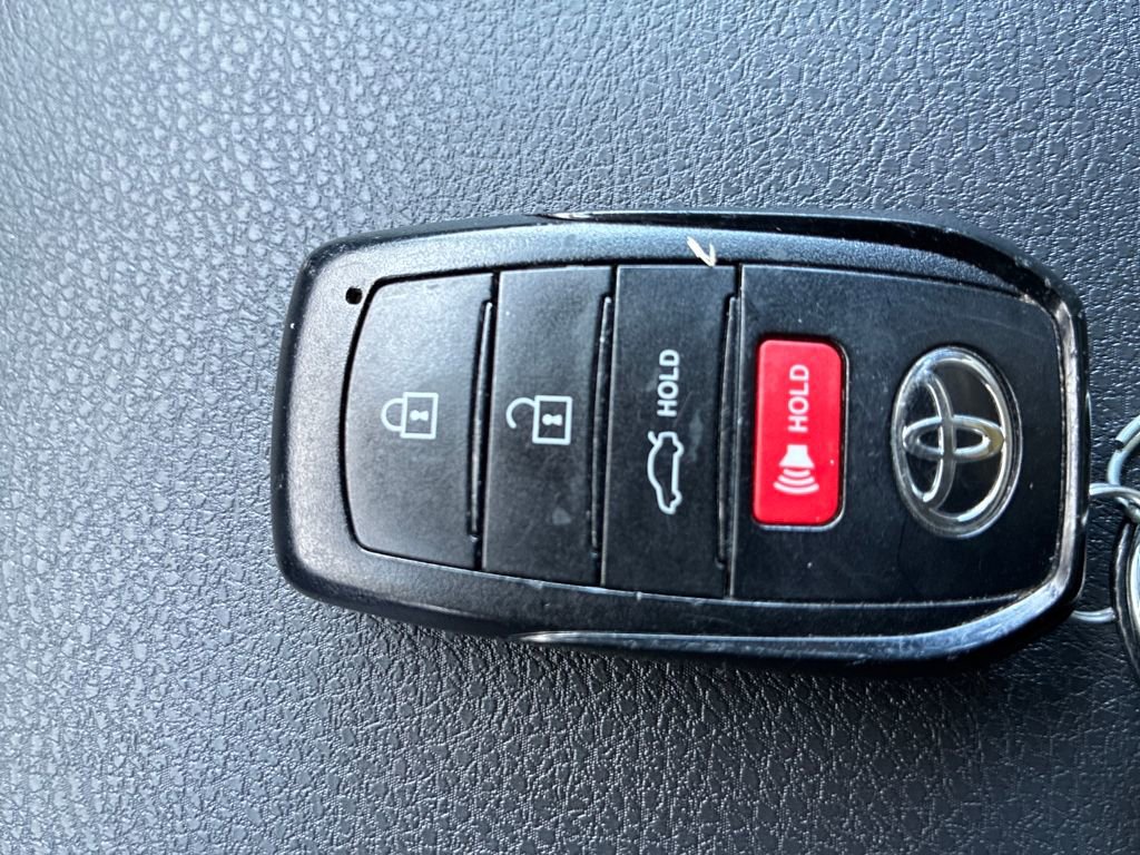 Used 2025 Toyota Camry SE image 28