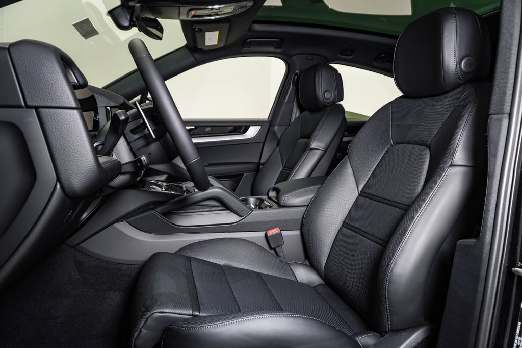 New 2026 Porsche Cayenne Coupe AWD/4WD image 5