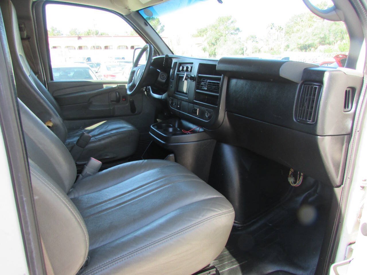 Used 2013 Chevrolet Express 2500 RWD image 13