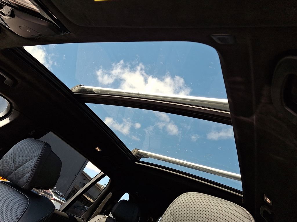 Used 2025 BMW X7 xDrive40i w/ M Sport Package image 16