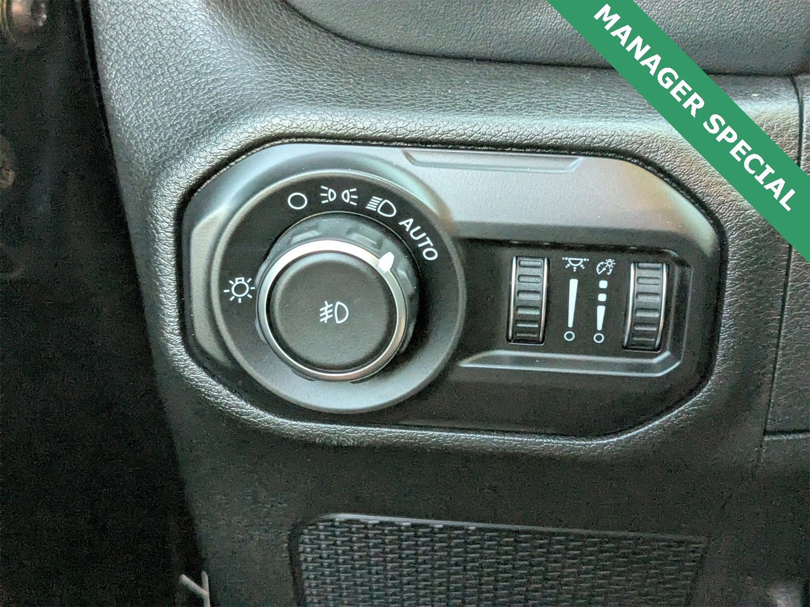 Used 2020 Jeep Wrangler Unlimited Sahara image 26