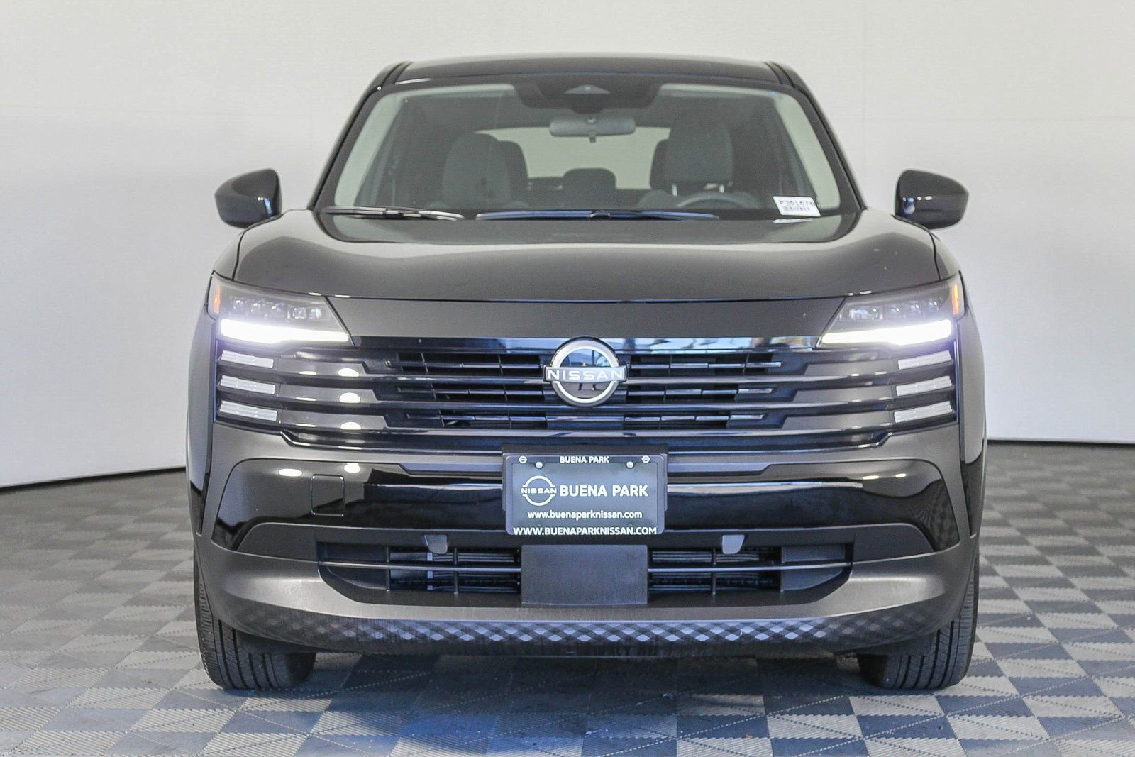 Certified 2025 Nissan Kicks SV image 2