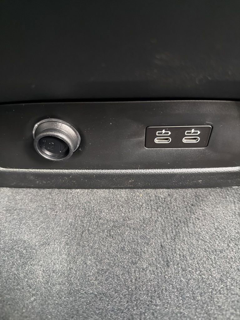 New 2026 BMW X7 M60i w/ Climate Comfort Package image 33