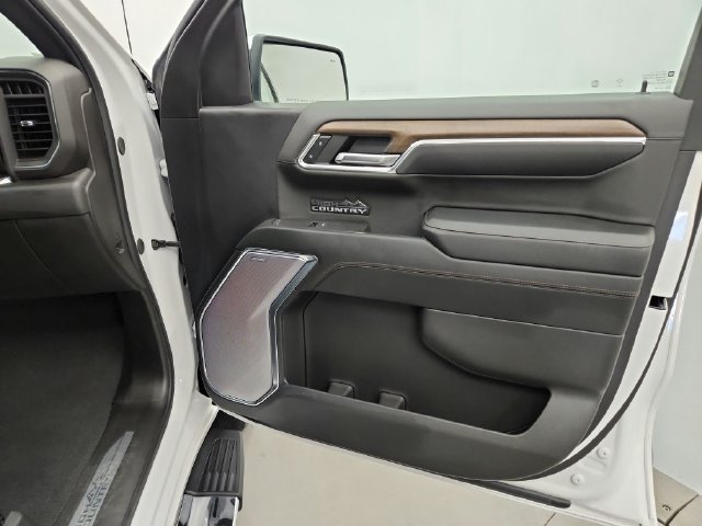 Used 2024 Chevrolet Silverado 1500 High Country w/ High Country Premium Package AWD/4WD image 34