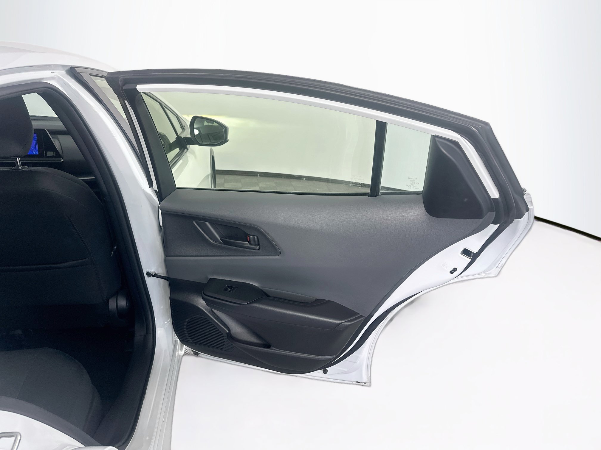 Used 2024 Toyota Prius LE FWD image 30