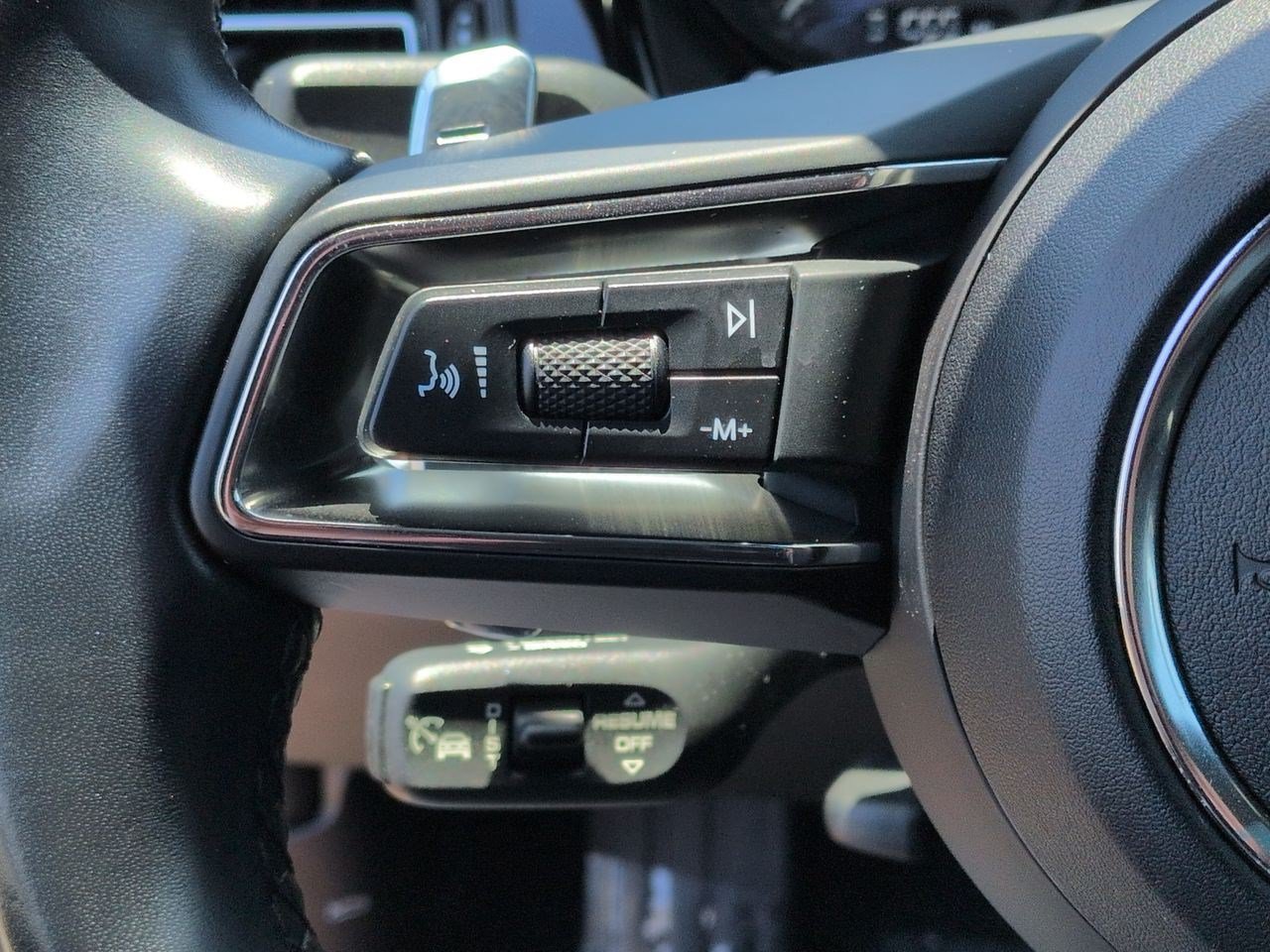 Used 2024 Porsche Macan Turbo AWD/4WD image 11