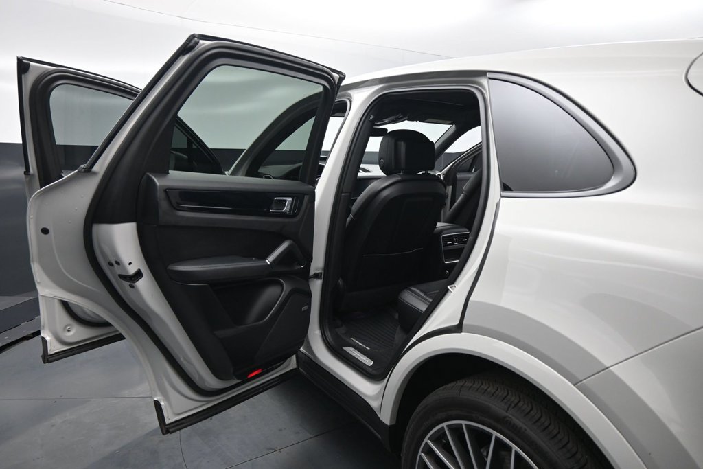 Used 2021 Porsche Cayenne AWD/4WD image 15