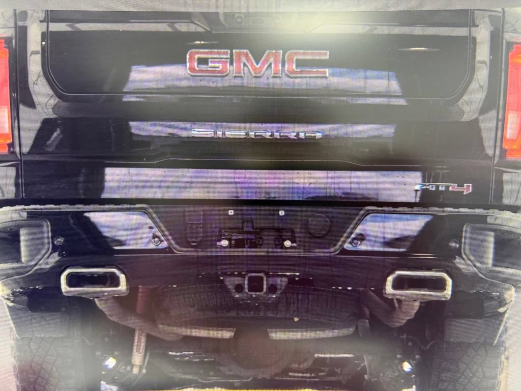 Used 2023 GMC Sierra 1500 AT4 w/ AT4 Premium Package AWD/4WD image 3