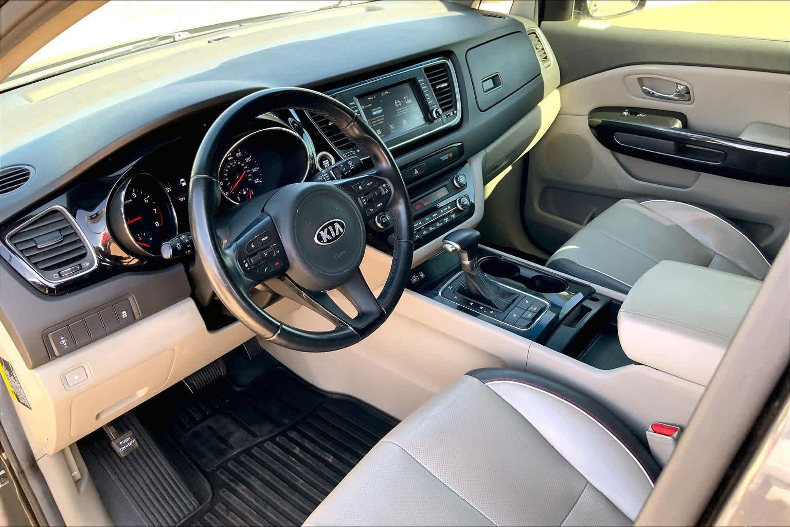 Used 2017 Kia Sedona EX FWD image 18