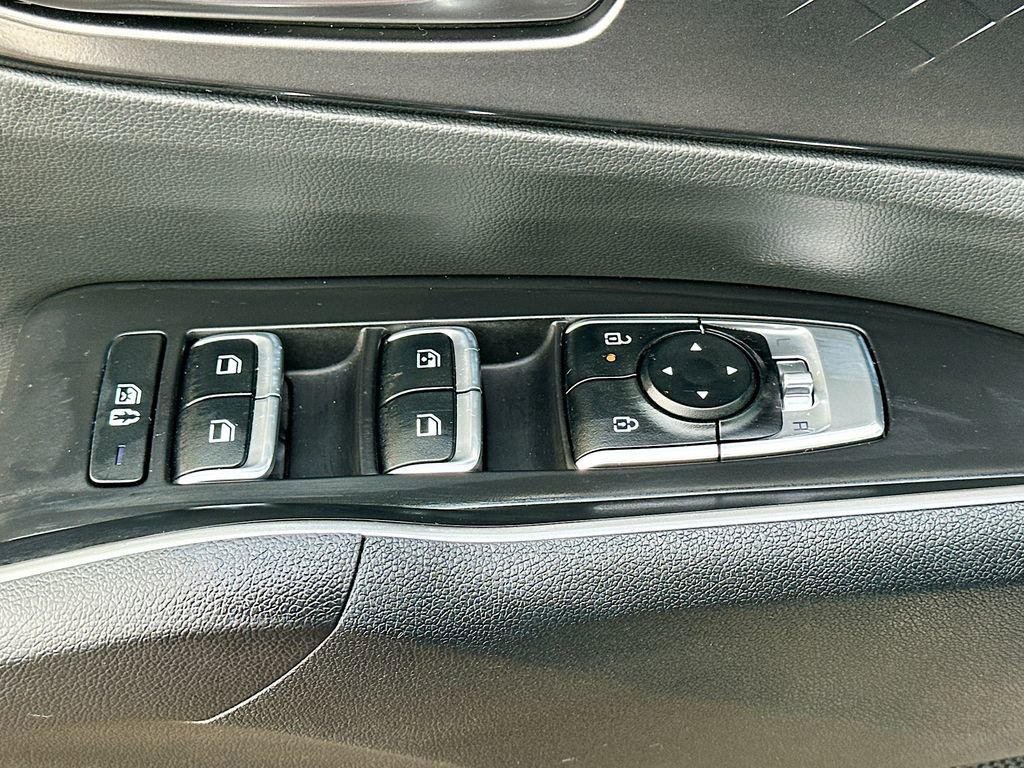 Certified 2025 Kia Sorento S w/ Panoramic Sunroof Package image 18