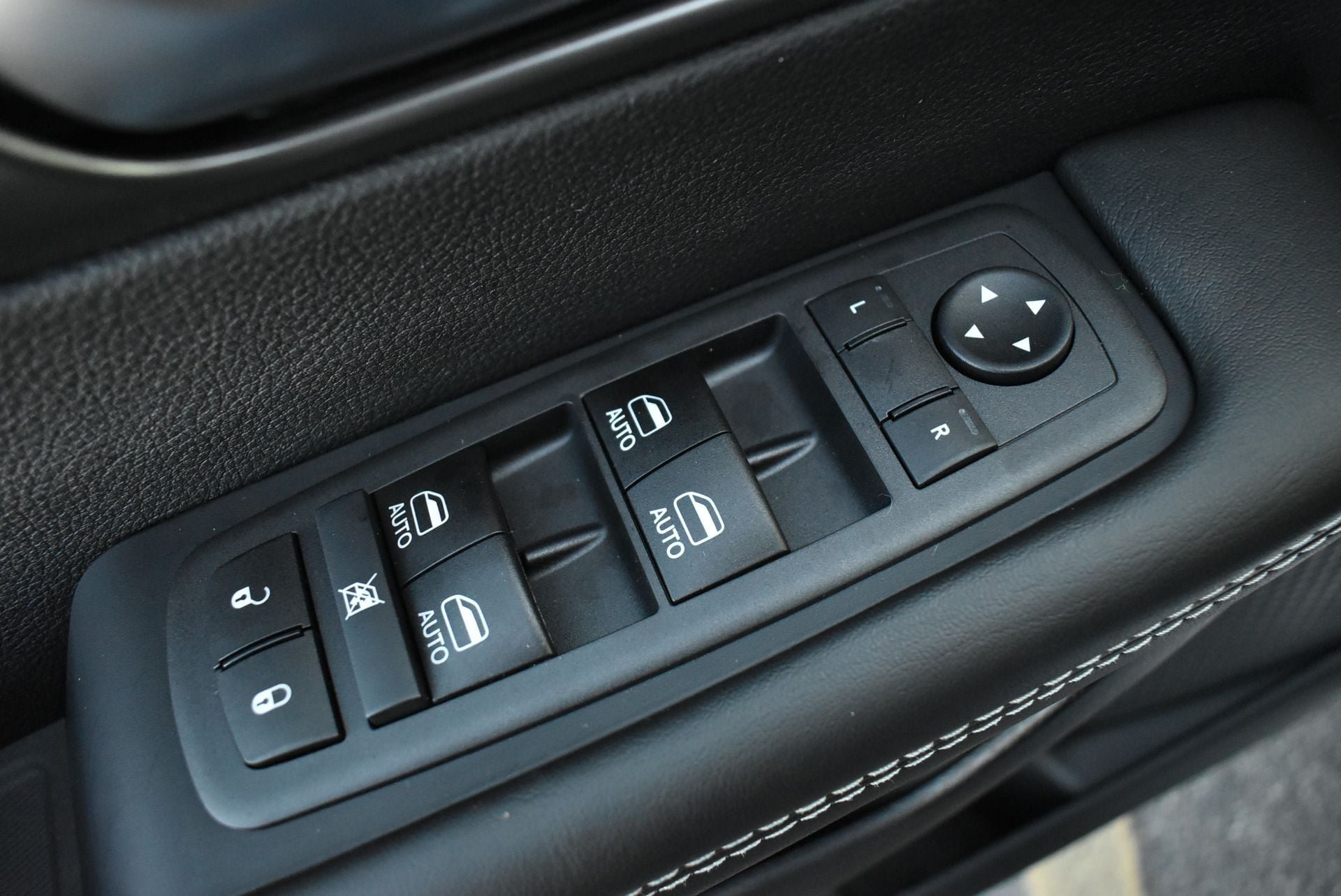 New 2026 Chrysler Pacifica Select FWD image 11