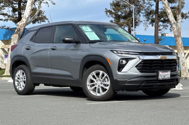 Used 2026 Chevrolet TrailBlazer LS w/ LS Convenience Package image 2