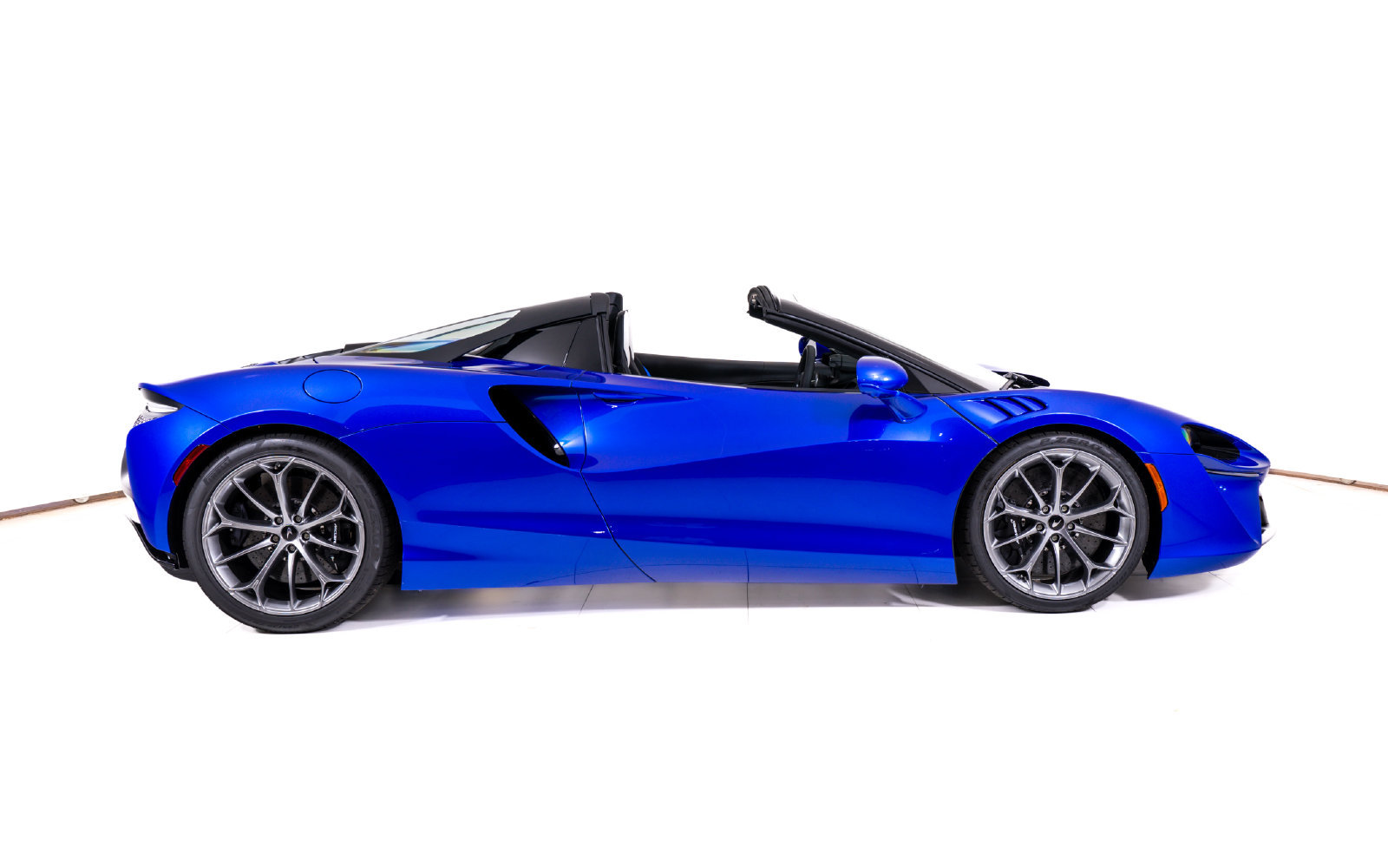 New 2027 McLaren Artura Spider RWD image 8