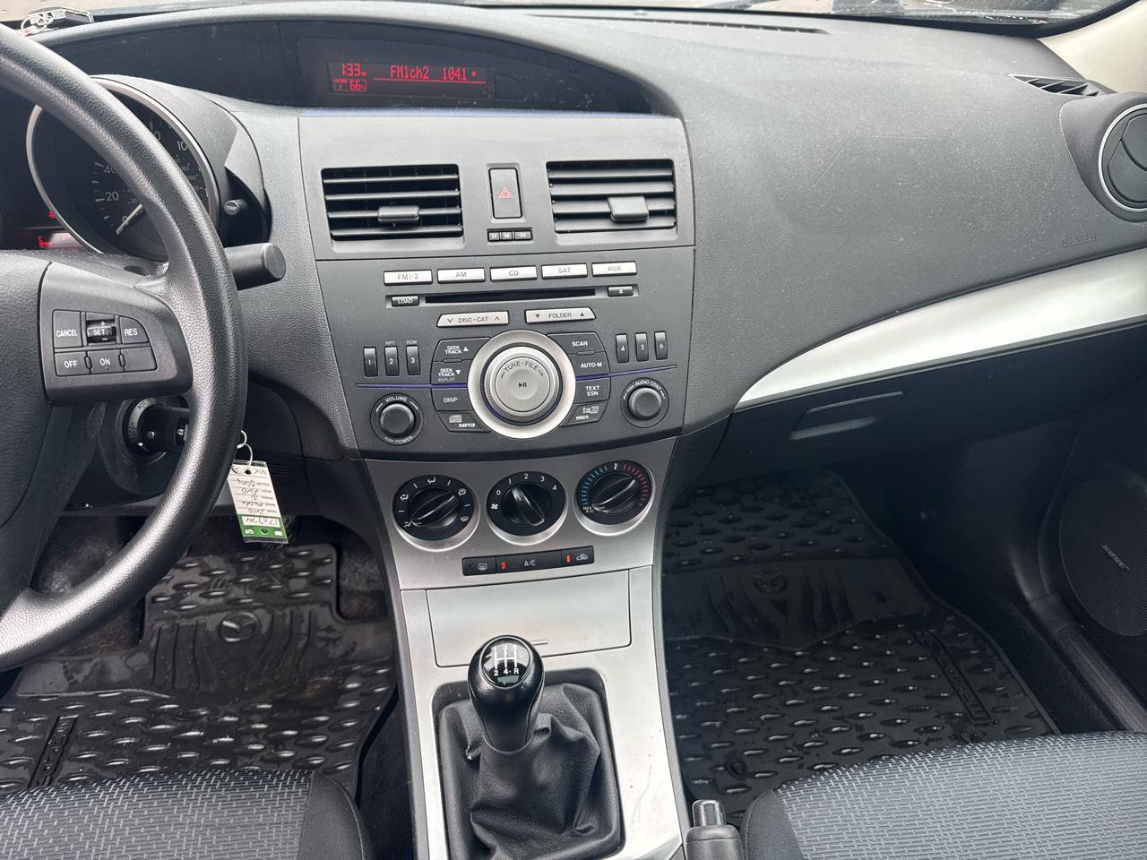 Used 2010 MAZDA MAZDA3 i Touring FWD image 10
