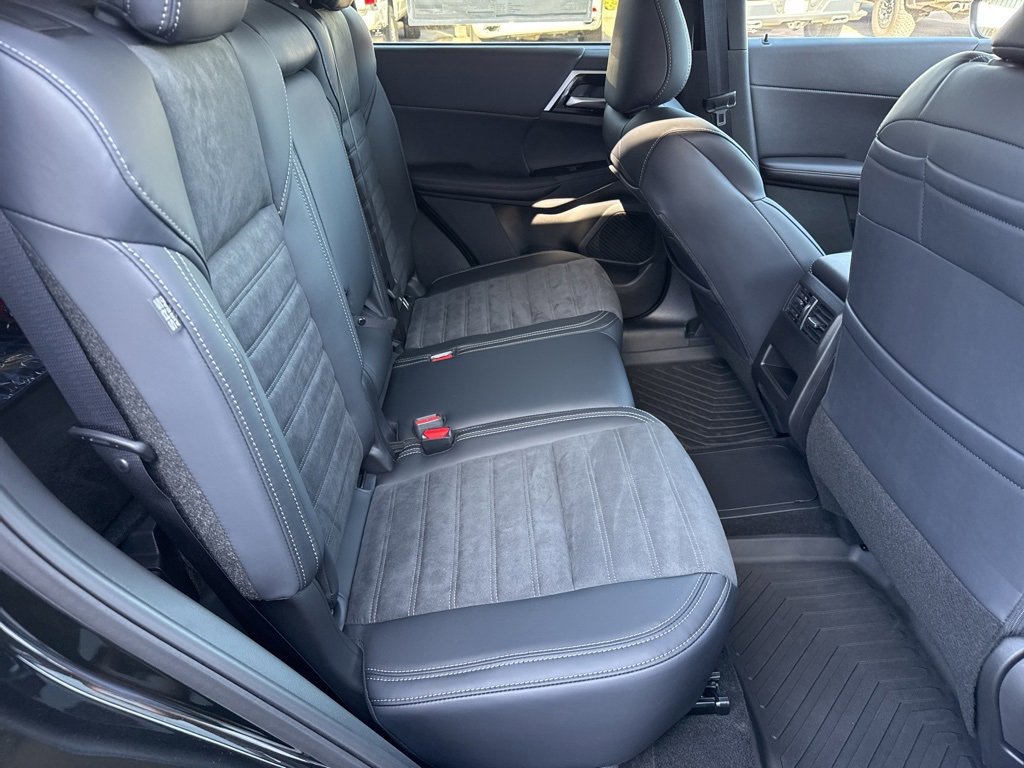 New 2025 Mitsubishi Outlander SE image 26