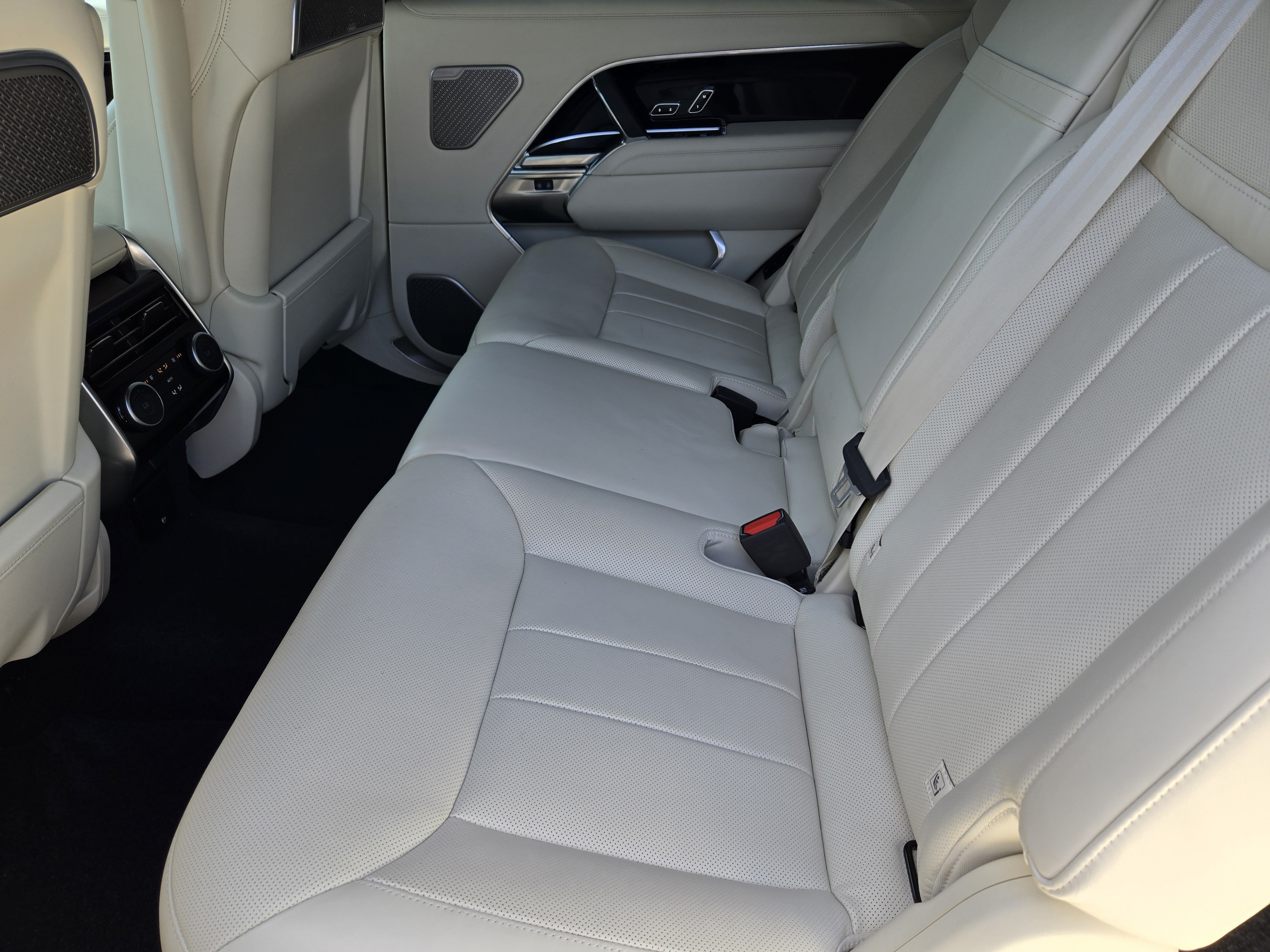 Used 2025 Land Rover Range Rover Long Wheelbase Autobiography AWD/4WD image 27