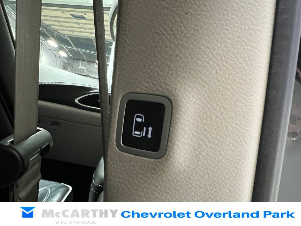 Used 2023 Chrysler Pacifica Limited image 35