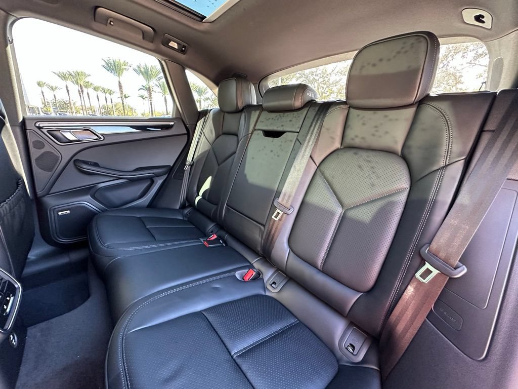 Certified 2026 Porsche Macan Turbo AWD/4WD image 37