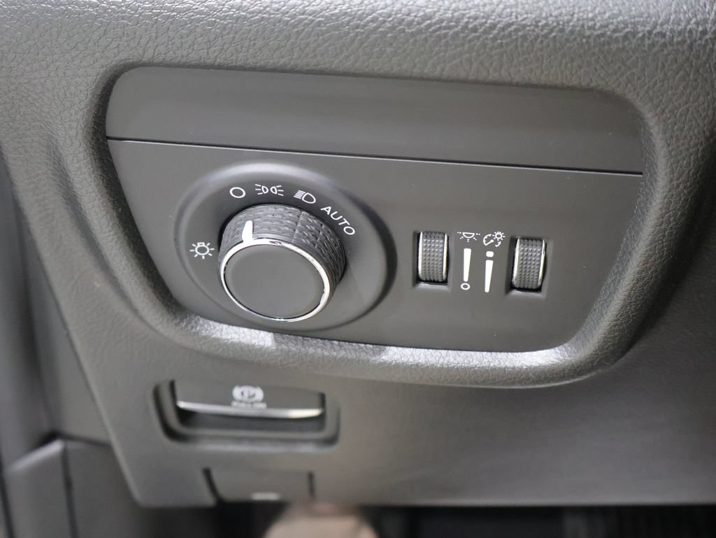 Used 2023 Jeep Grand Cherokee Altitude AWD/4WD image 31