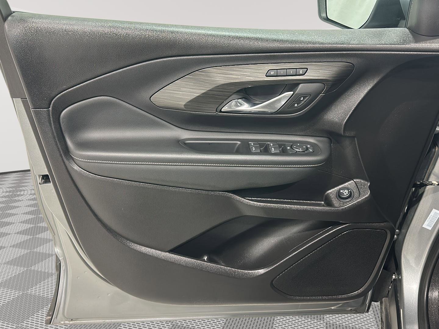 Used 2024 GMC Terrain SLT image 20