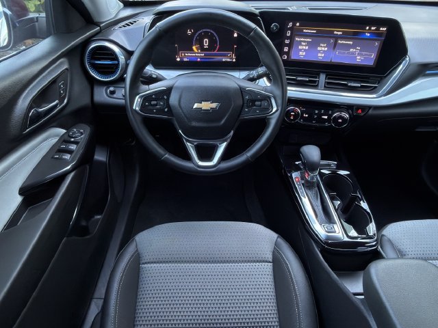 Certified 2024 Chevrolet Trax LT w/ Driver Confidence Package FWD image 13